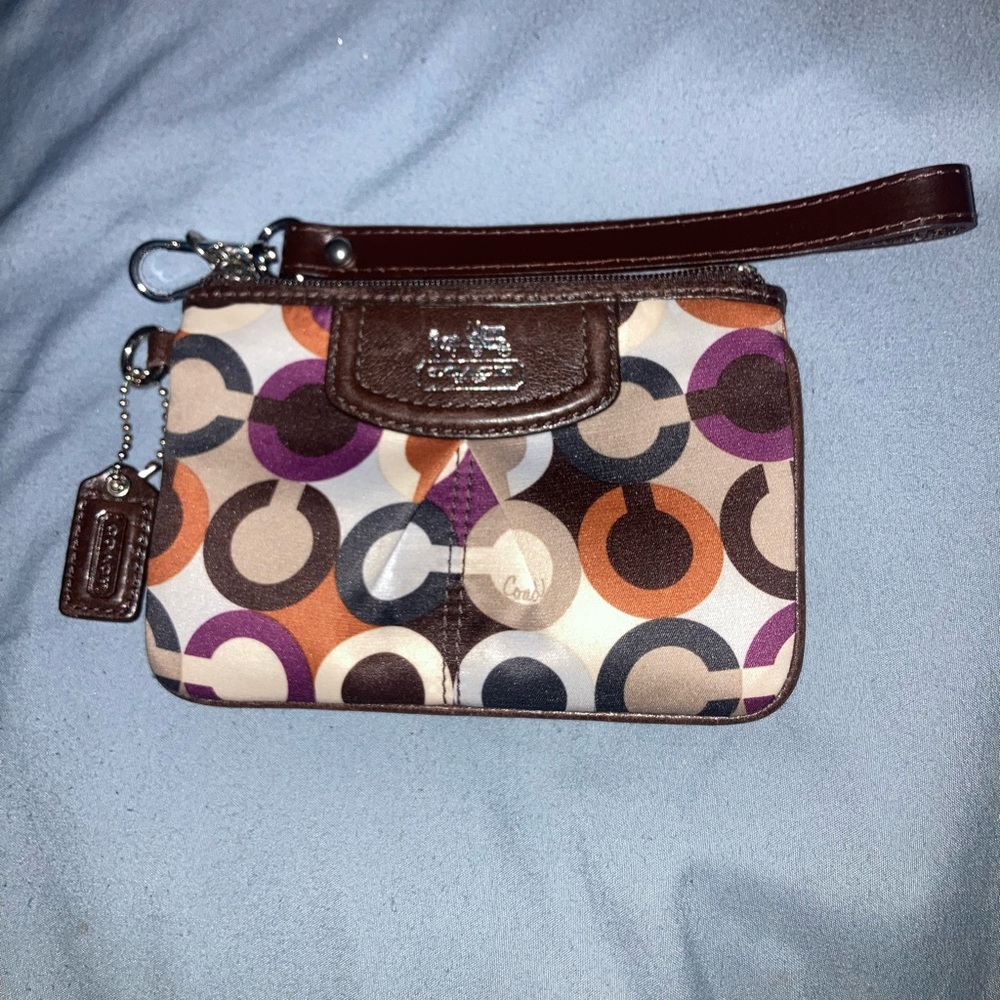 Coach Madison Signature Sateen Small Wristlet – Op Art Pattern – Like New